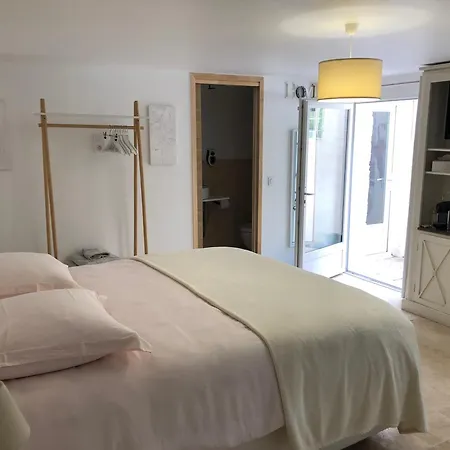 Tres Belle Chambre D'hote A La Chapelle Sainte Anne Alojamento de Acomodação e Pequeno-almoço Saint-Tropez