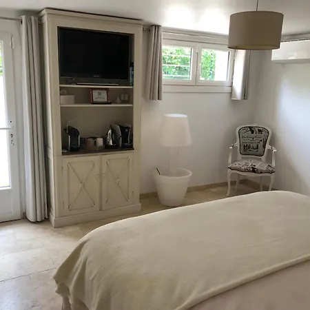 Tres Belle Chambre D'hote A La Chapelle Sainte Anne Alojamento de Acomodação e Pequeno-almoço